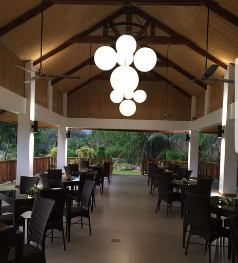 Food & Drinks, Casitas de Victoria, Nasugbu
