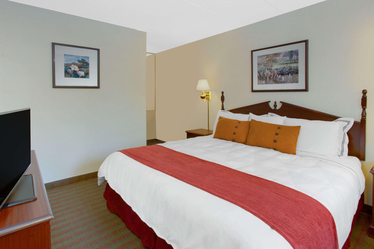 Bedroom 3, I-80 Inn & Suites, Scott