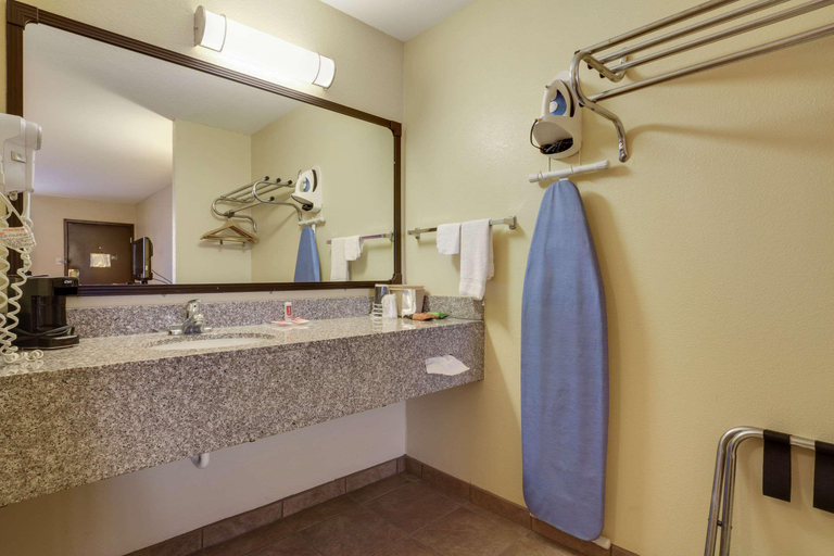 Bathroom 4, Mill Tree Inn Millingto, Shelby
