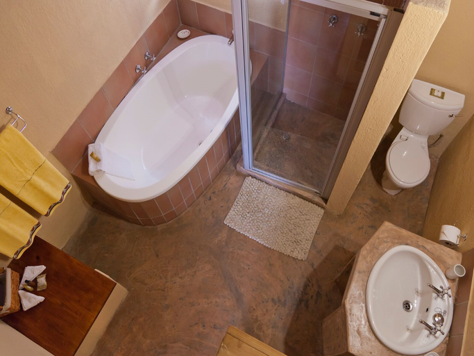 Bathroom 4, Needles Lodge, Ehlanzeni