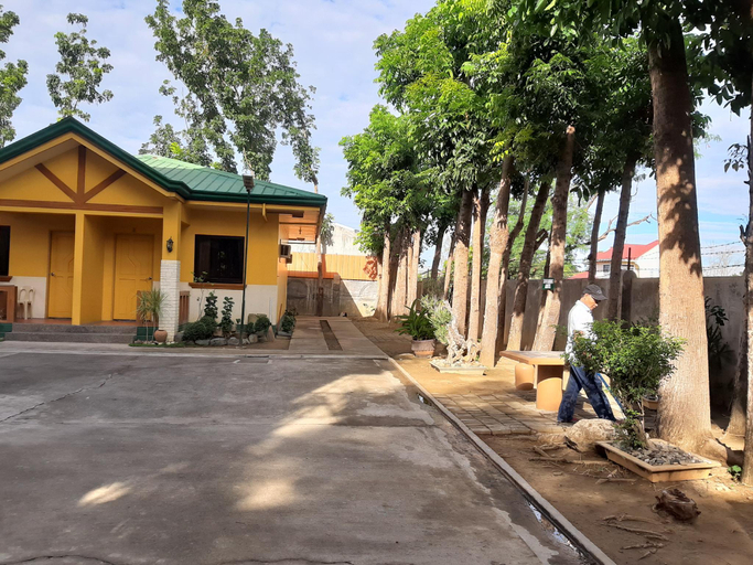 Exterior & Views 4, RedDoorz @ Farm Side Hotel Laoag City, San Nicolas
