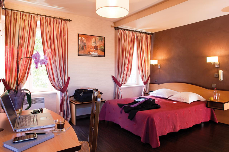 Bedroom 3, Logis Hôtel Azalées, Ardèche