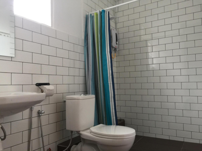 Bathroom, Sunrise & SeaView Spacious 2BR Duplex Unit@Gurney, Pulau Penang
