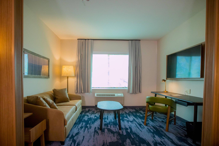 Exterior & Views 2, Fairfield Inn & Suites by Marriott Alexandria, Douglas