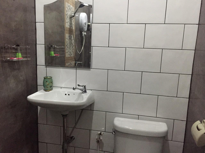 Bathroom 4, Baan Minnie, Muang Rayong