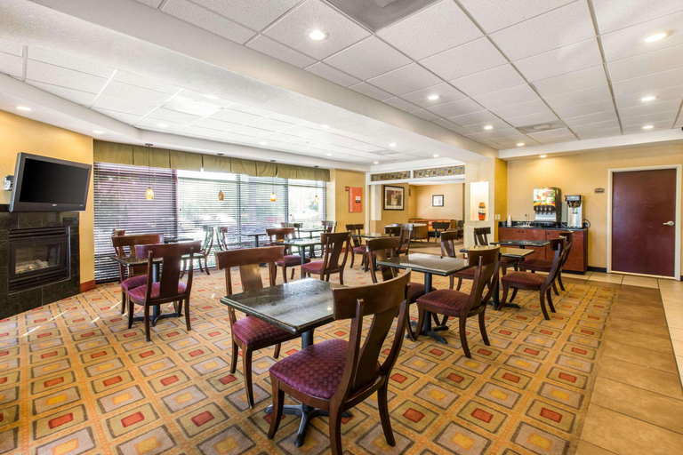 Food & Drinks 5, Comfort Suites Forsyth near I-75, Monroe