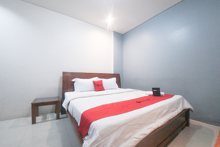 RedDoorz Plus Near Green Pramuka Square Mall: Harga Diskon + Promo ...