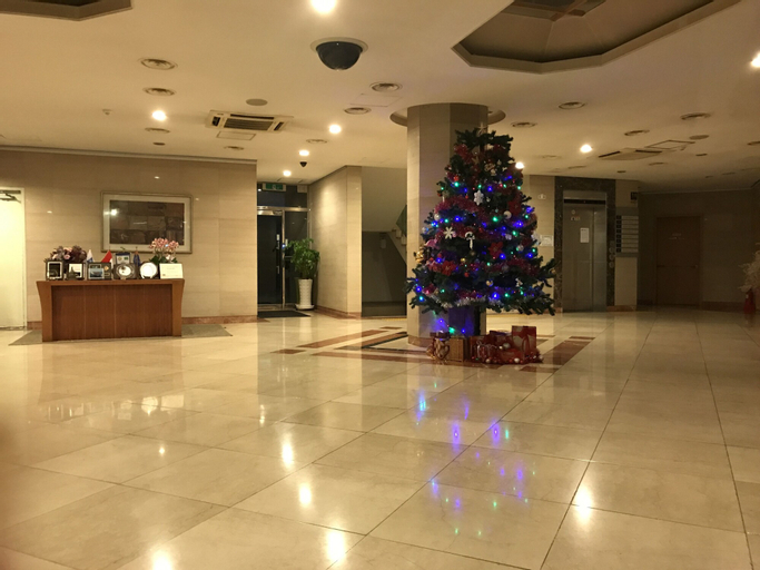 Ocean View Hotel, Dong