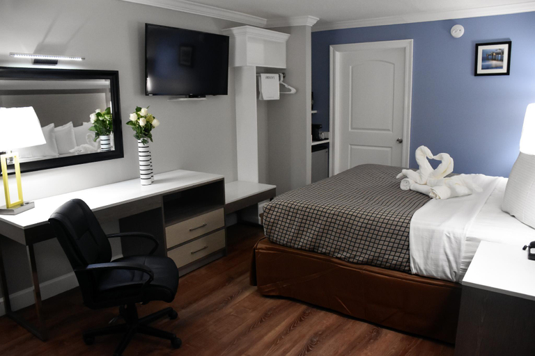Bedroom 1, Destin Inn And Suites, Okaloosa