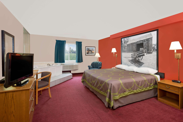 Bedroom 3, Super 8 by Wyndham Mound City, Holt