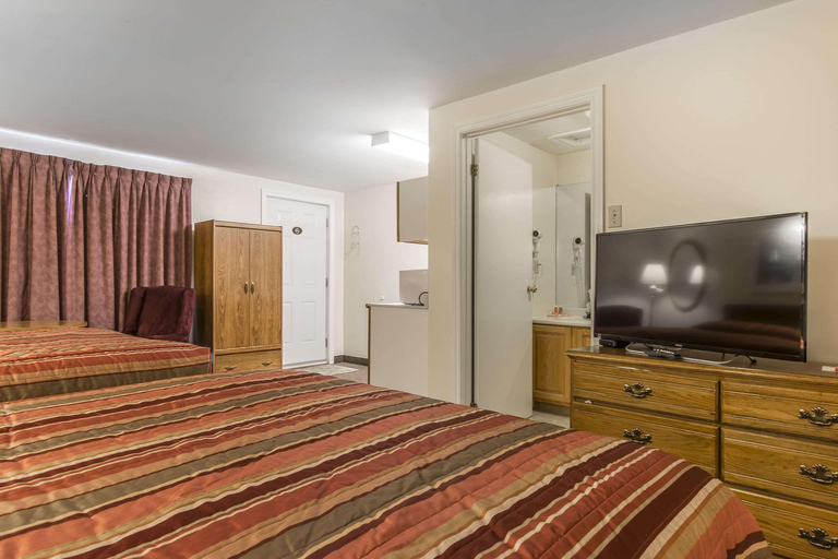 Bedroom 3, Econo Lodge & Suites Saint John - NB, Saint John