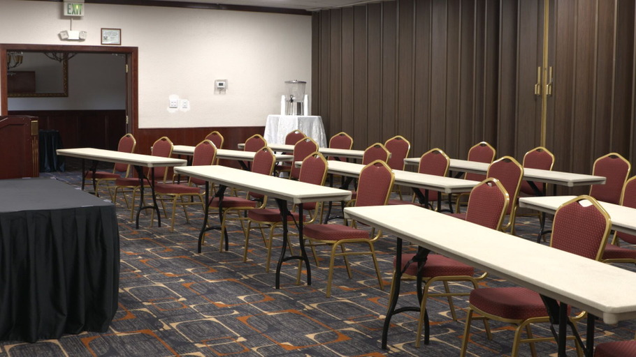 Food & Drinks 5, Ramada Hotel & Conference Center by Wyndham Medford, Jackson