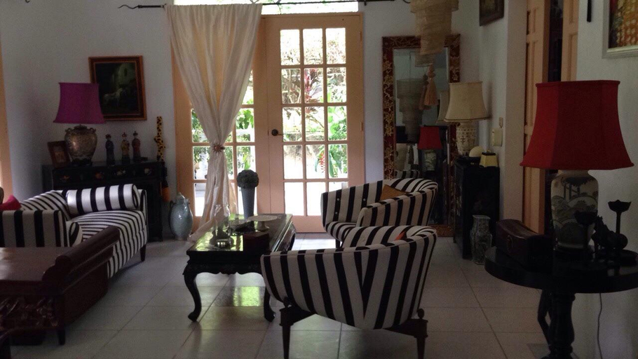 Public Area 5, Villa D'enghien, Malay