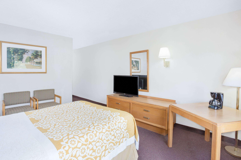 Bedroom 3, Days Inn by Wyndham Cambridge, Guernsey