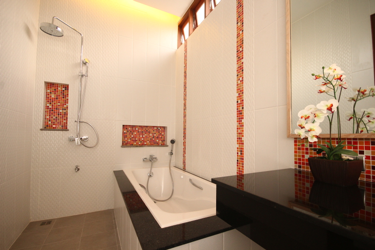 Bathroom 7