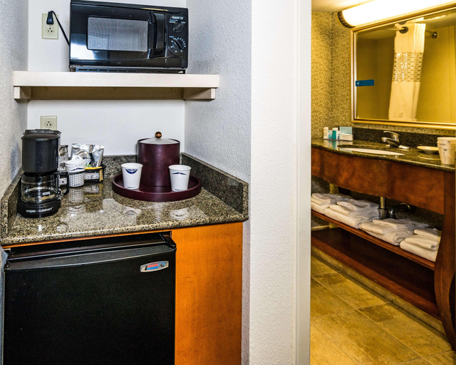 Bedroom 3, Hampton Inn Easton, Talbot