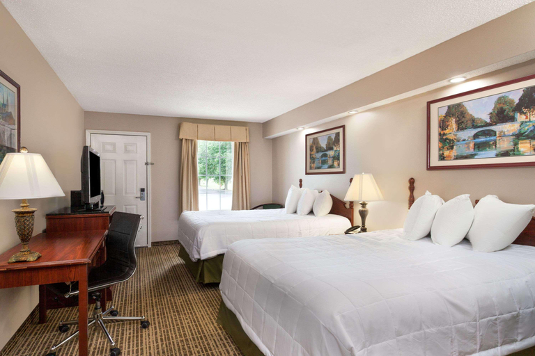 Bedroom 3, Baymont by Wyndham Tullahoma, Coffee