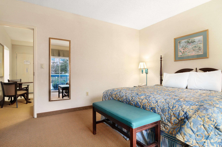 Bedroom 3, Days Inn And Suites by Wyndham Savannah Gateway, Chatham