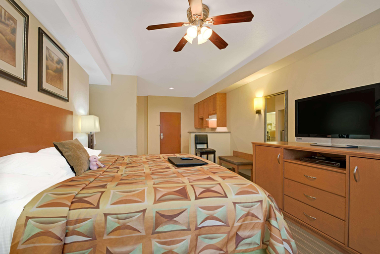 Bedroom 3, Super 8 by Wyndham Austin/Airport North, Travis