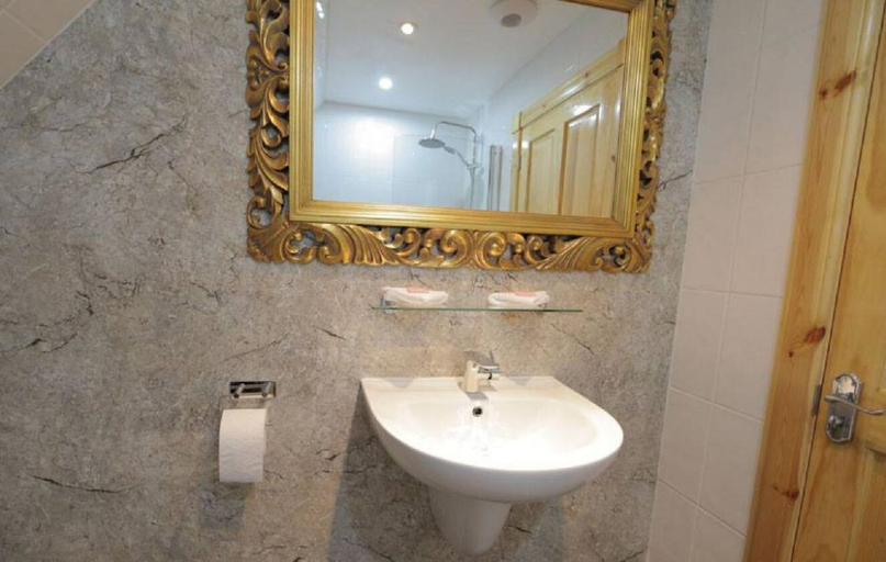 Bathroom 3, St Magnus Bay Hotel, Shetland Islands