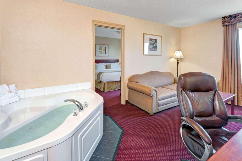 Bathroom 4, Quality Inn & Suites Edmonton International, Division No. 11