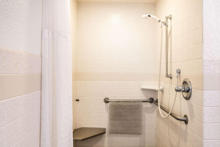 Bathroom 4, Comfort Inn Red Bluff, Tehama
