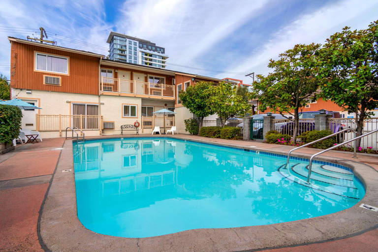 Sport & Beauty 5, Econo Lodge Inn & Suites N. Vancouver, Greater Vancouver