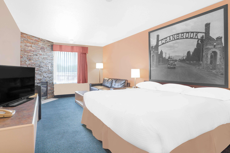 Bedroom 3, Ramada by Wyndham Cranbrook, East Kootenay