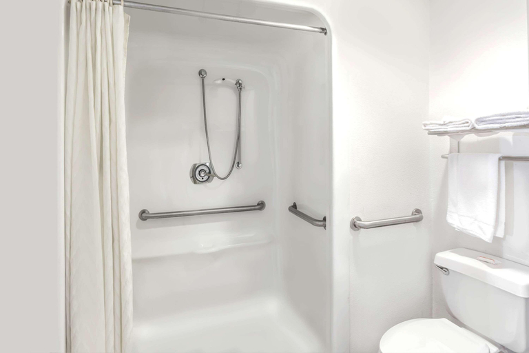 Bathroom 4, Redfinn Inn, Saint Lucie