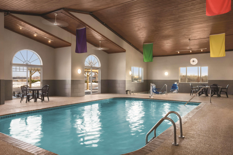 Sport & Beauty 4, Country Inn & Suites Dubuque, Dubuque