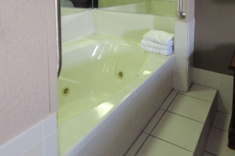 Bathroom 3, Super 8 by Wyndham Manchester TN, Coffee