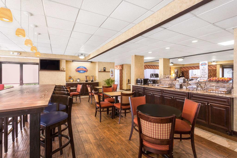 Food & Drinks, Rome Inn and Suites, Floyd
