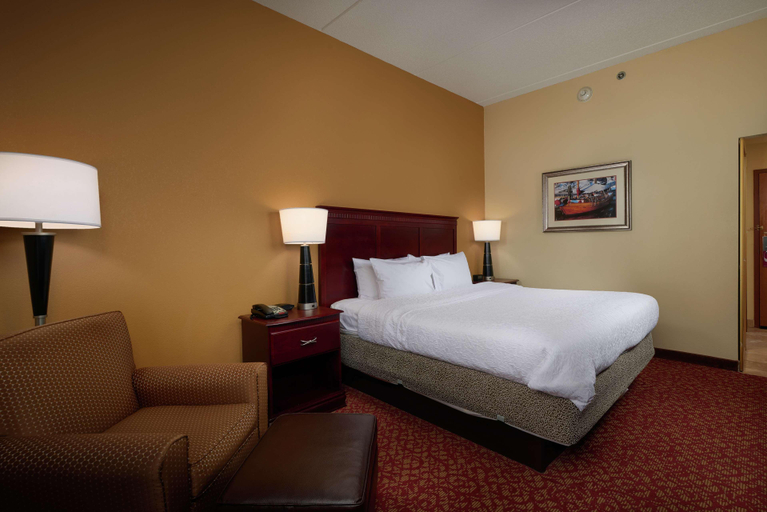 Bedroom 3, Hampton Inn Newport News-Yorktown, Newport News
