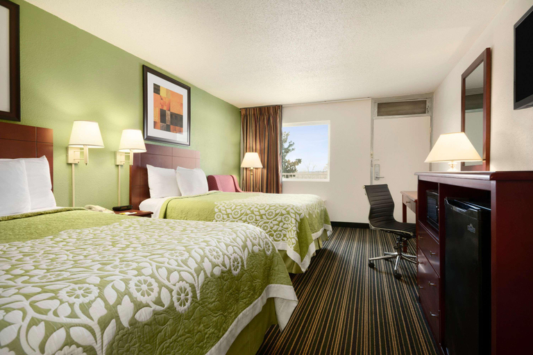 Bedroom 3, Days Inn by Wyndham Shelby, Cleveland