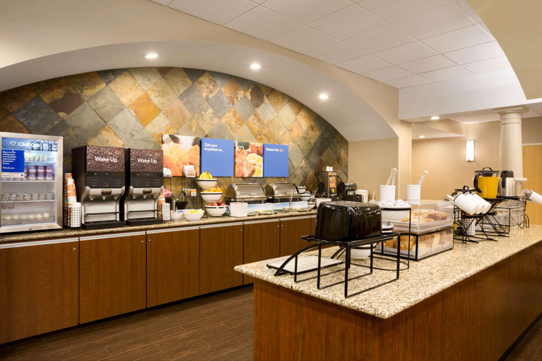 Food & Drinks 5, Comfort Inn & Suites Presidential, Pulaski