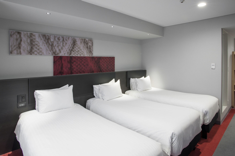Bedroom 3, Ibis Tokyo Shinjuku, Shinjuku