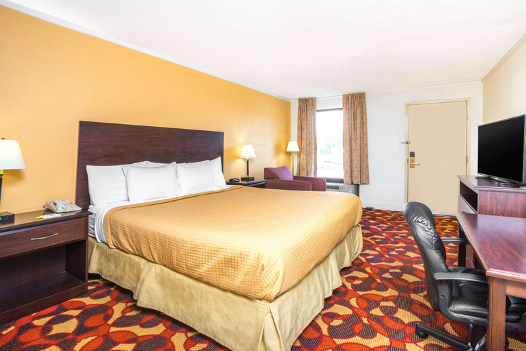 Bedroom 3, Days Inn by Wyndham Salem, Salem