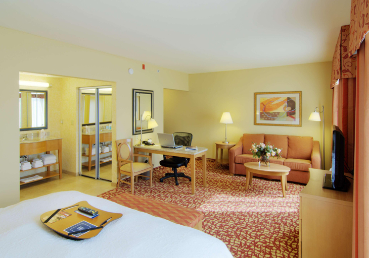 Bedroom 3, Hampton Inn & Suites Raleigh Durham Airport, Wake