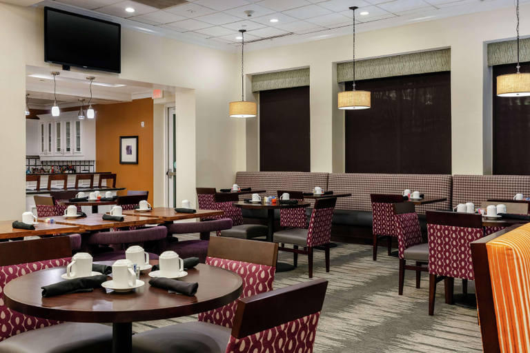 Food & Drinks 5, Hilton Garden Inn Mobile West I-65/Airport Bl , Mobile