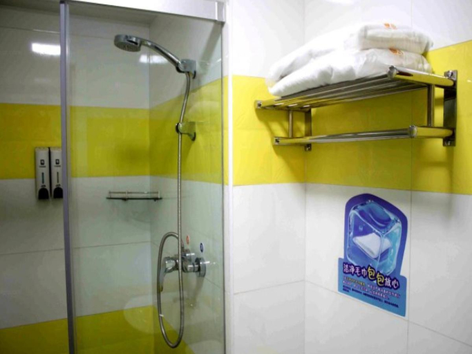 Bathroom 4, 7 Days Inn Chibi Train Station Branch, Xianning