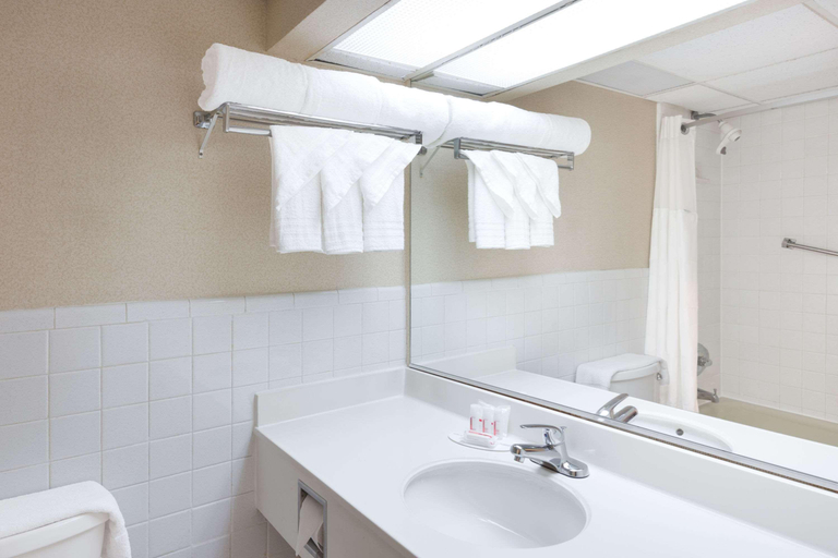 Bathroom 5, Ramada by Wyndham Yonkers, Westchester
