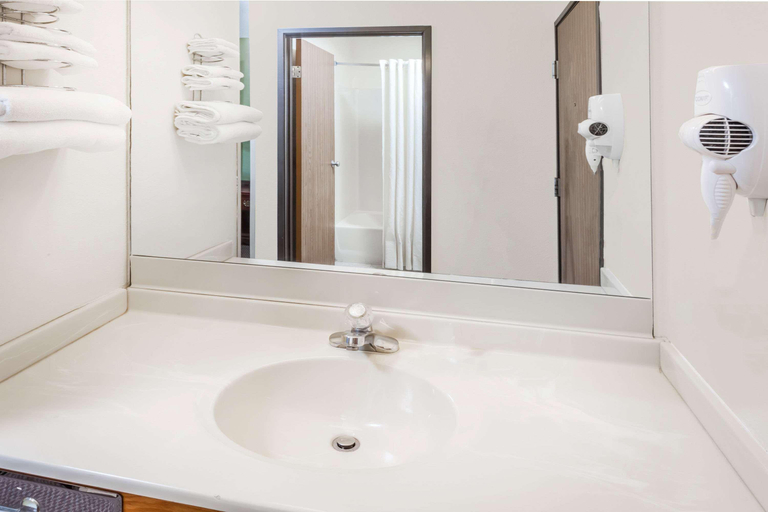 Bathroom 4, Super 8 by Wyndham Lincoln, Logan