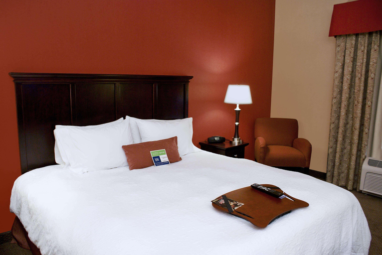 Bedroom 4, Hampton Inn Las Vegas North Speedway, Clark