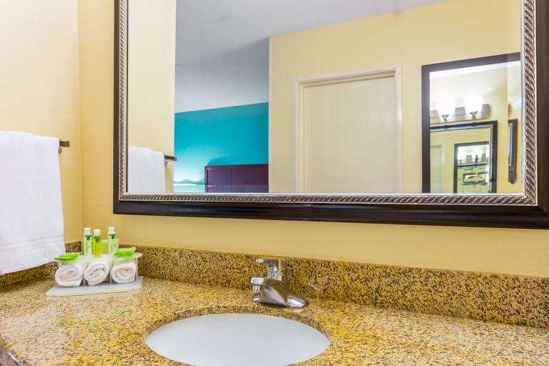 Bathroom 4, GreenTree Inn San Diego Mission Bay, San Diego