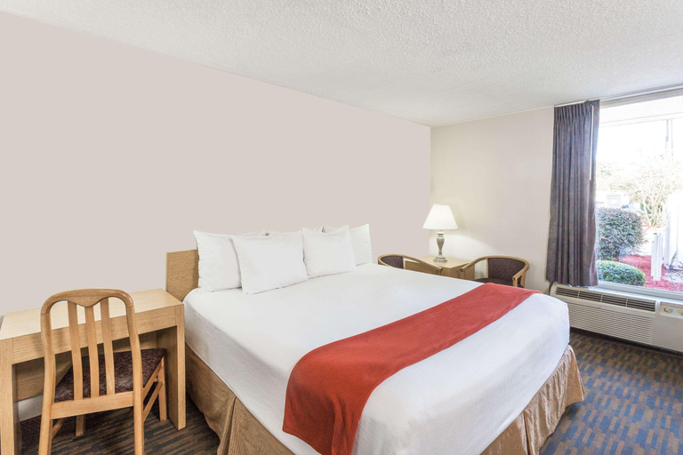 Bedroom 3, Days Inn By Wyndham Adel, Cook