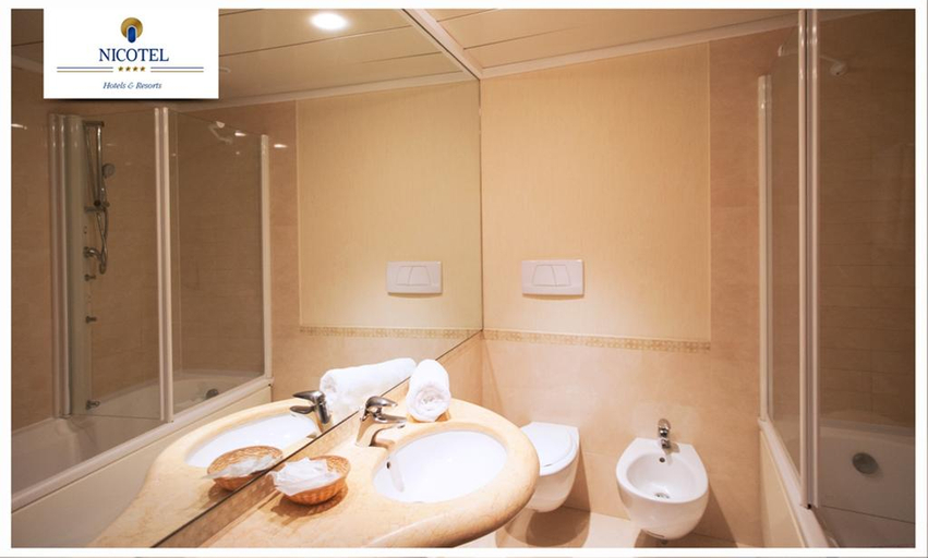 Bathroom, Nicotel Pineto, Taranto