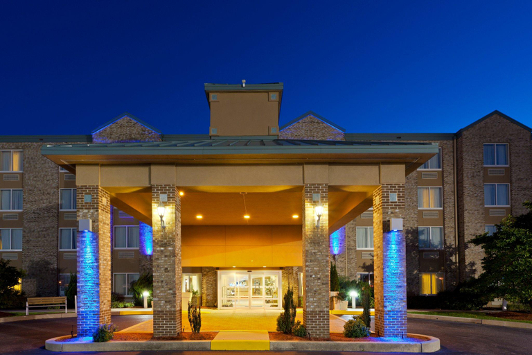 Exterior & Views