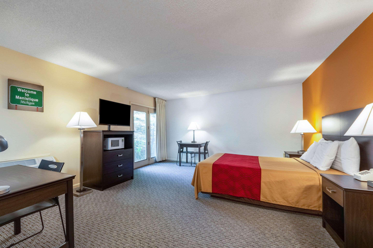 Bedroom 4, Econo Lodge Lakeshore, Schoolcraft