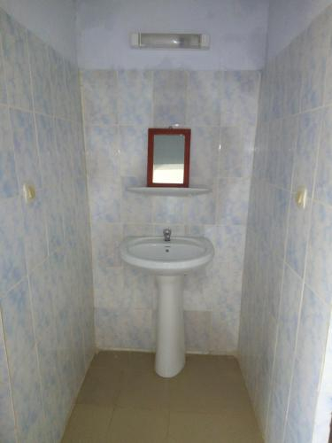 Bathroom, Sassandra un Joyau Cache, Gbôkle