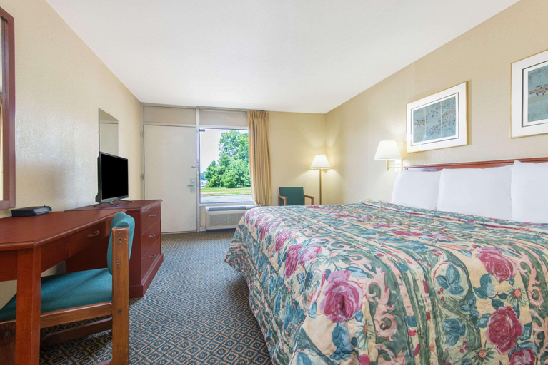 Bedroom 3, Hampton Inn by Hilton Clanton, Chilton